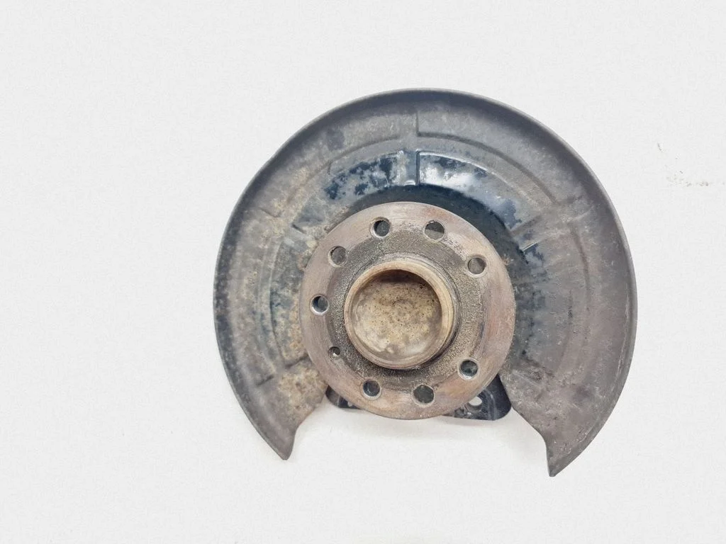 Rear wheel hub – rear left