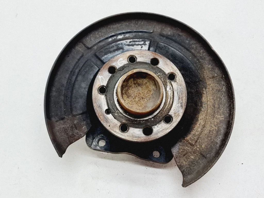Rear wheel hub – rear right
