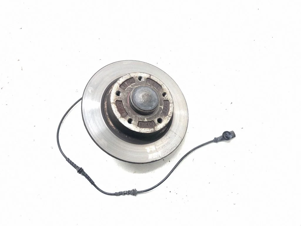 Rear wheel hub – left