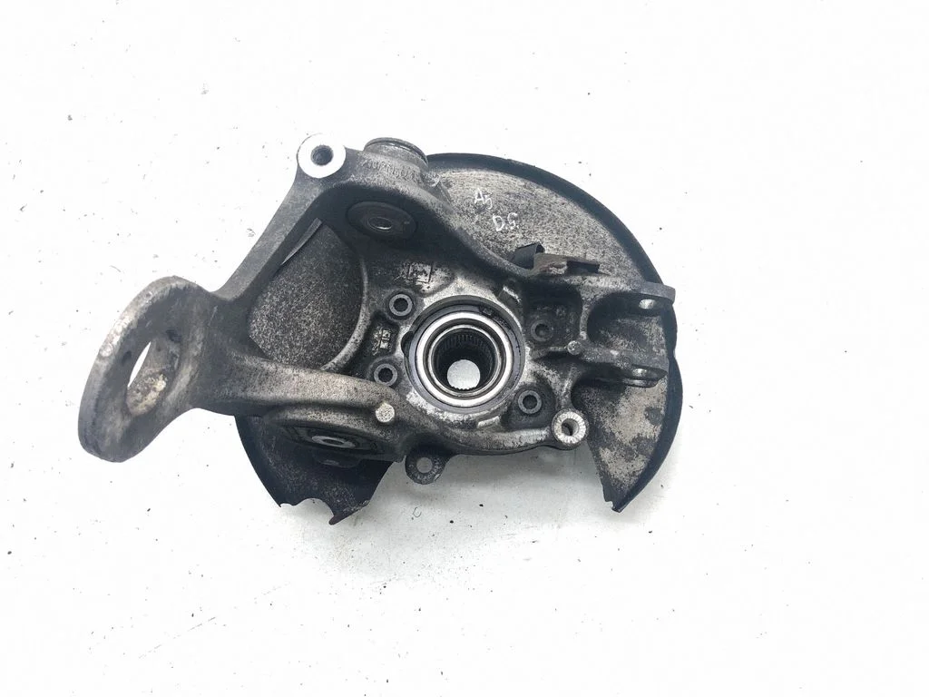 Rear wheel hub – right