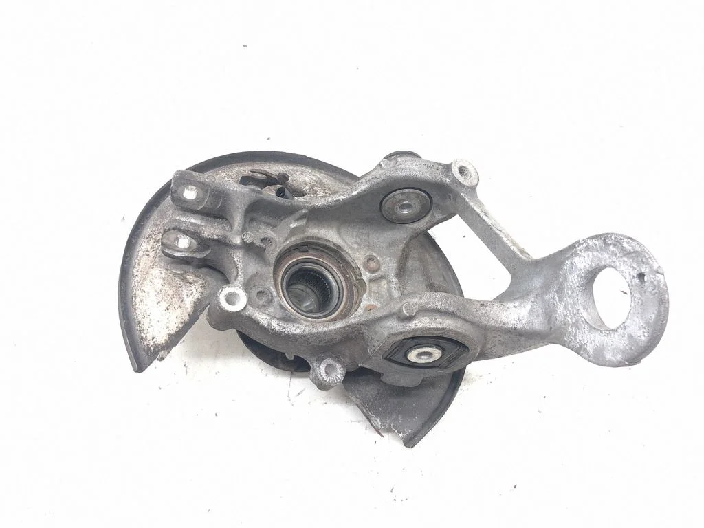 Rear wheel hub – right