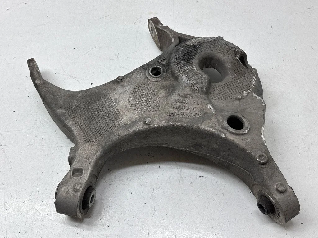 Tagumine ülemine õõtshoob LB5C5K652B