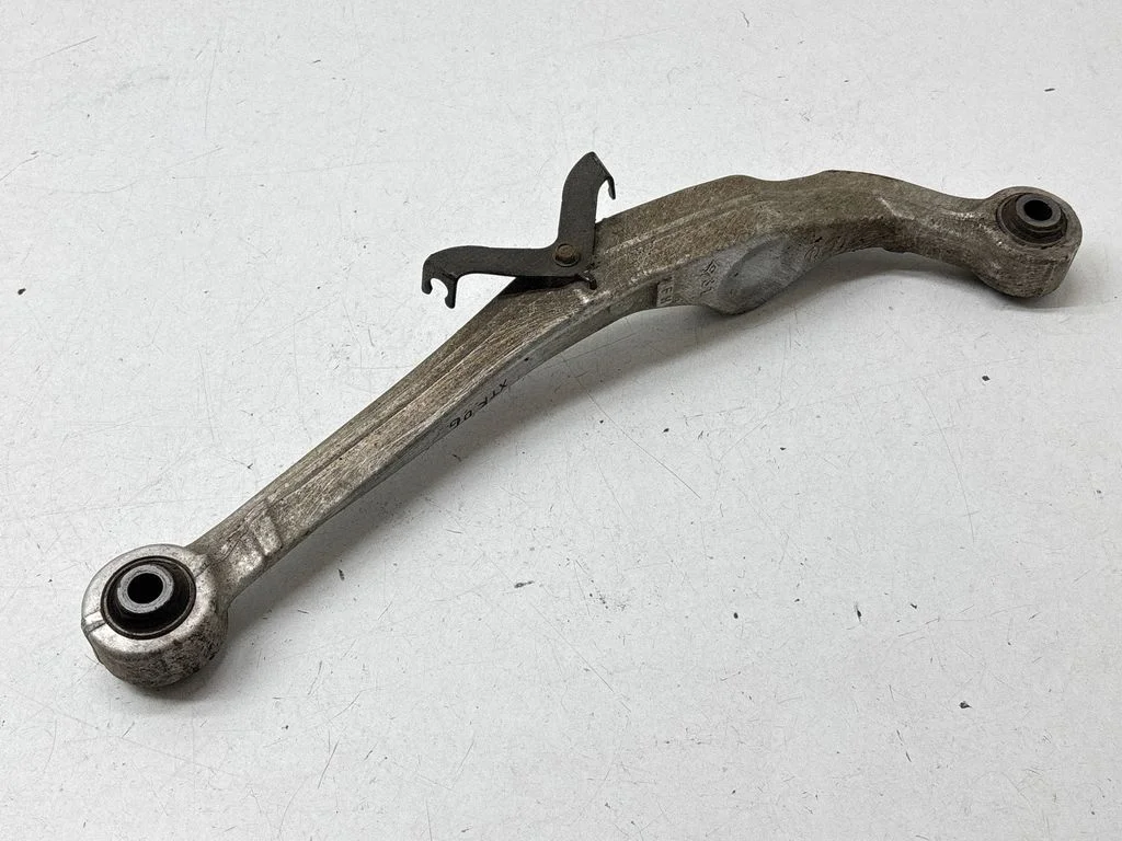 Rear upper control arm/wishbone – rear right