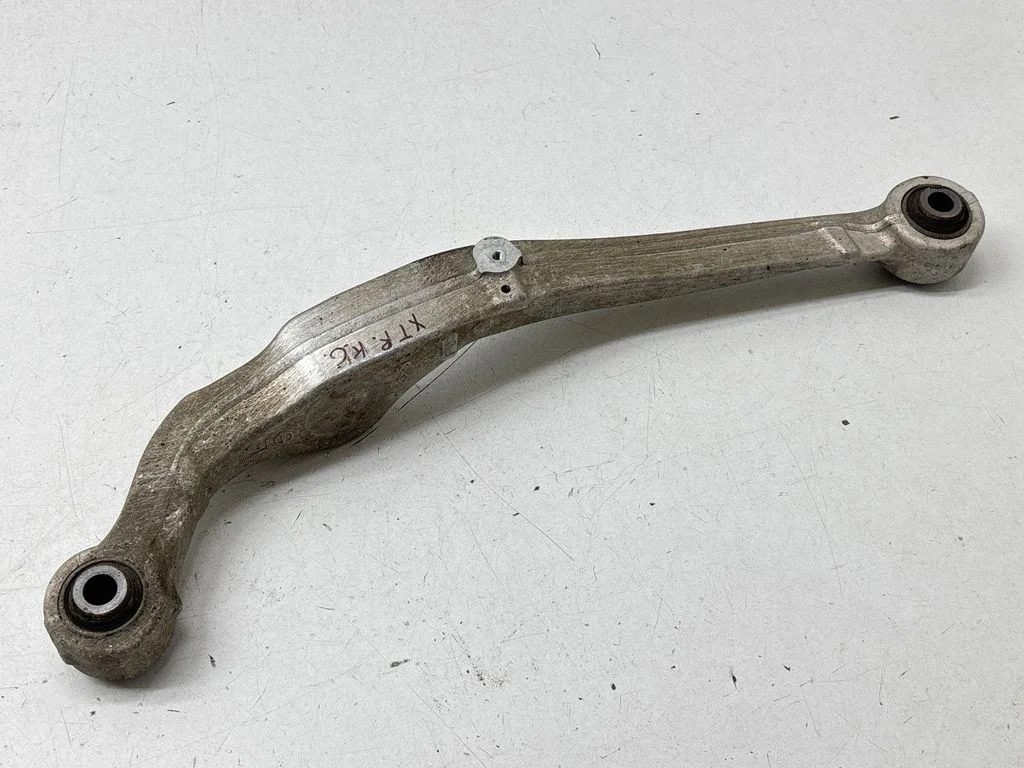 Rear upper control arm/wishbone – rear left