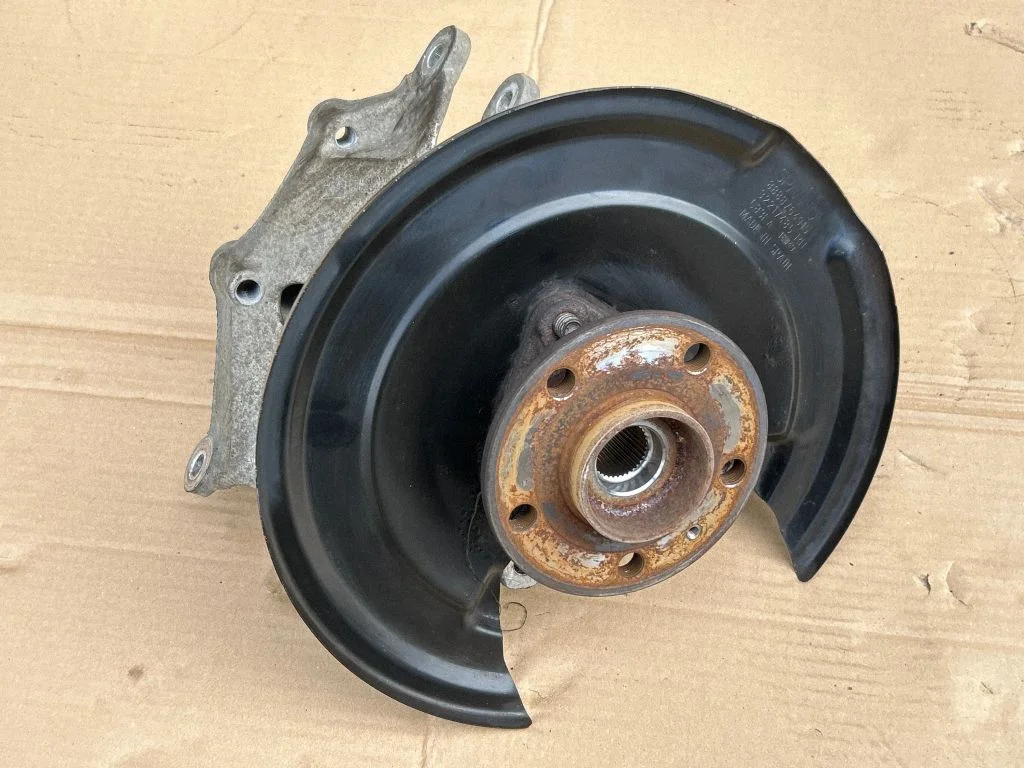 Rear wheel hub 8888964922