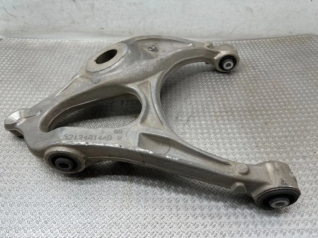 Tagumine ülemine õõtshoob 52124814AD