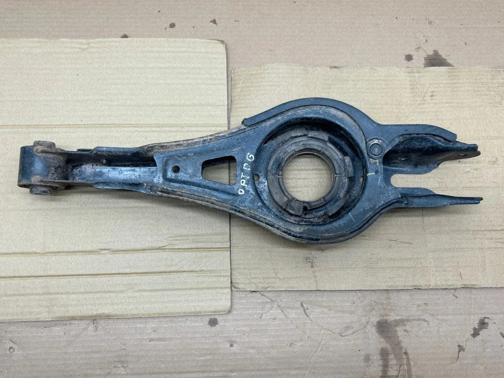 Tagumine ülemine õõtshoob 55220C1700