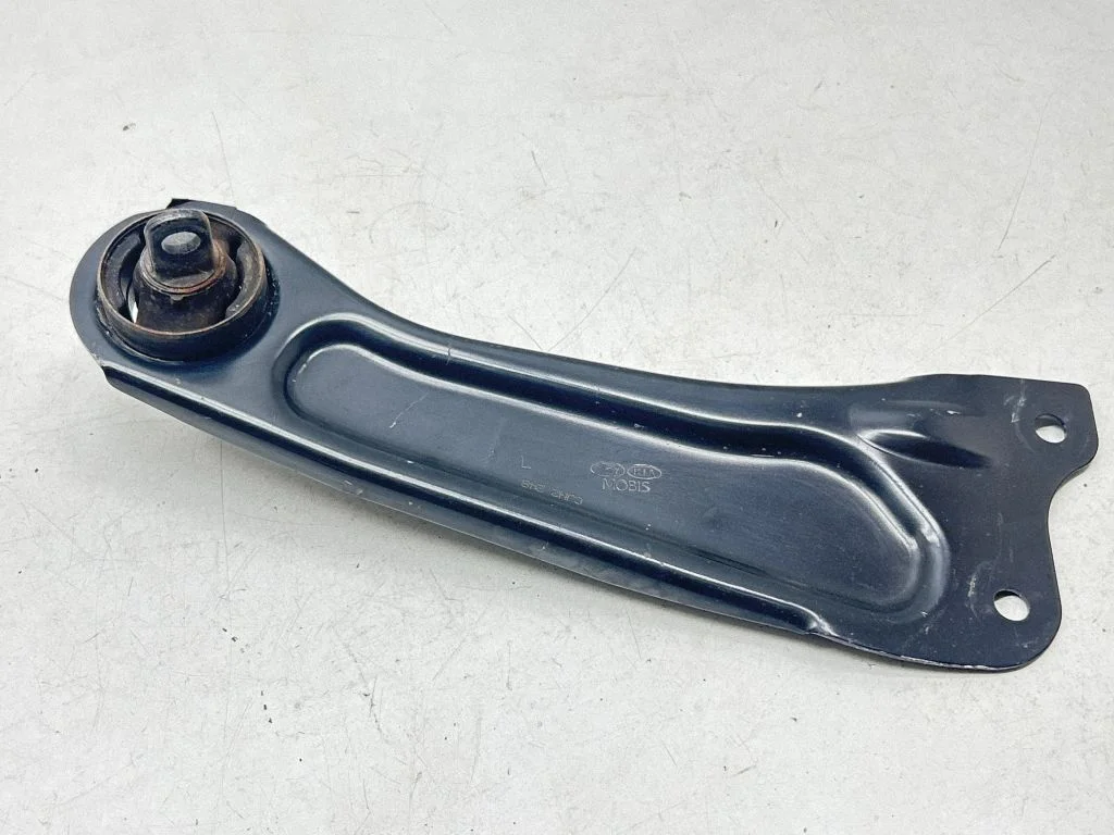Rear upper control arm/wishbone 55270AT000