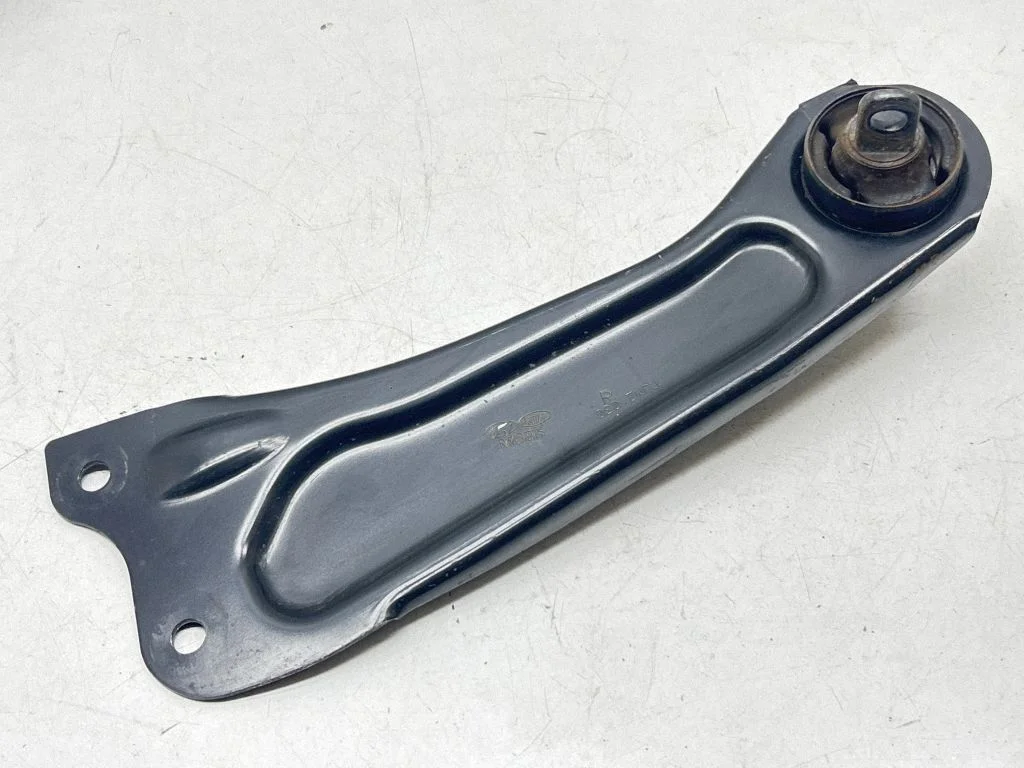 Rear upper control arm/wishbone 55271AT000