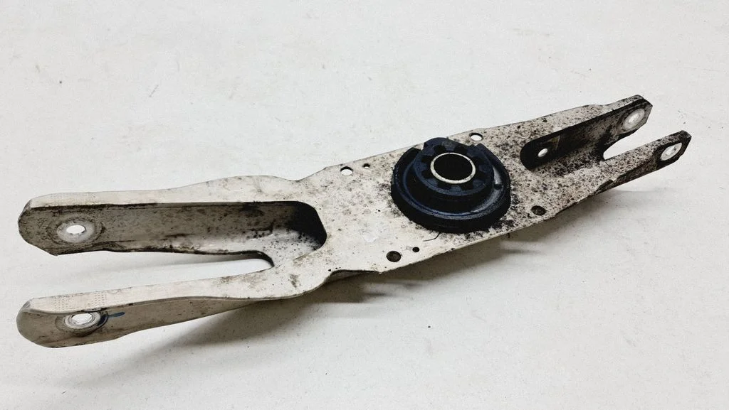 Tagumine ülemine õõtshoob A2463520202