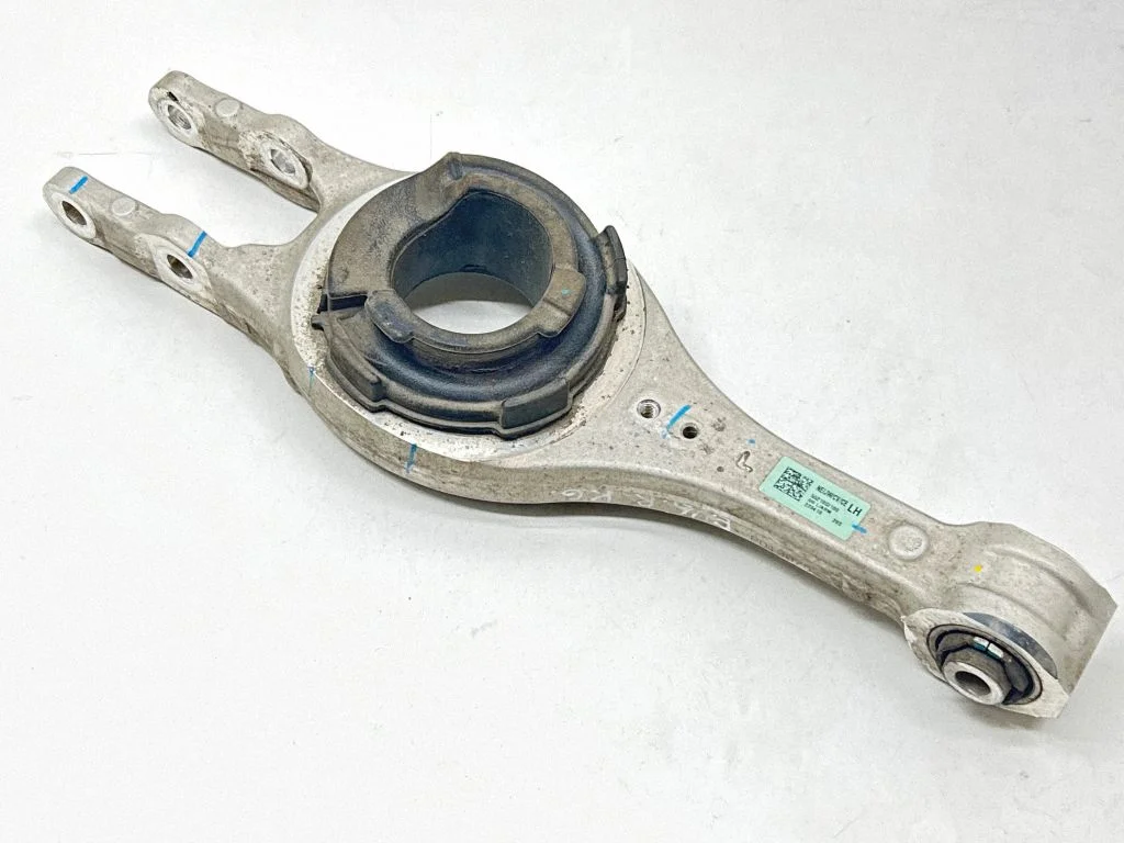 Tagumine ülemine õõtshoob – KIA EV6 (2021-)