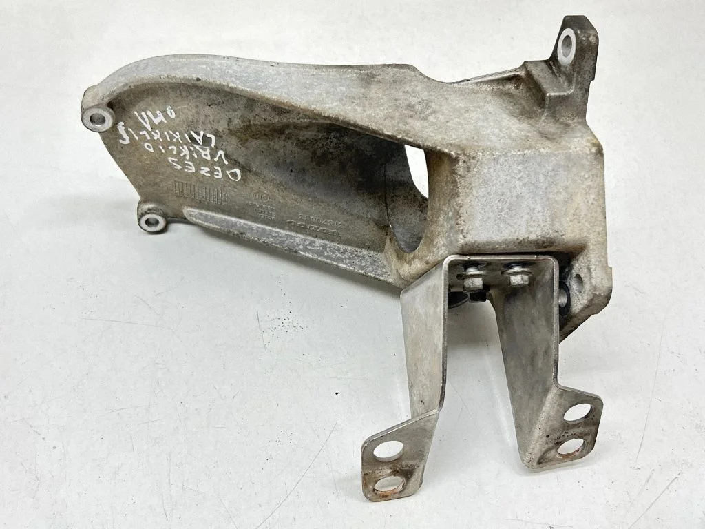 Gearbox mounting bracket 31370633