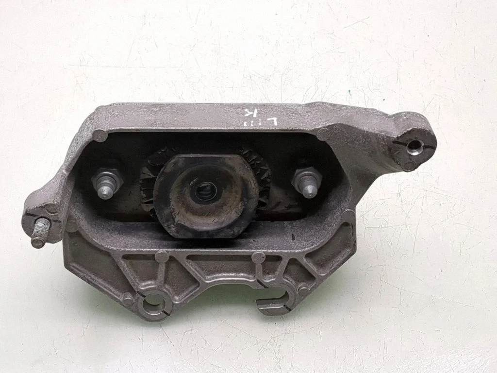 Gearbox mounting bracket 112535643R