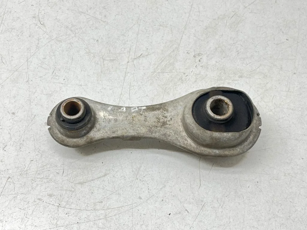 Gearbox mounting bracket 112381035R – Renault Captur (2013-2020)