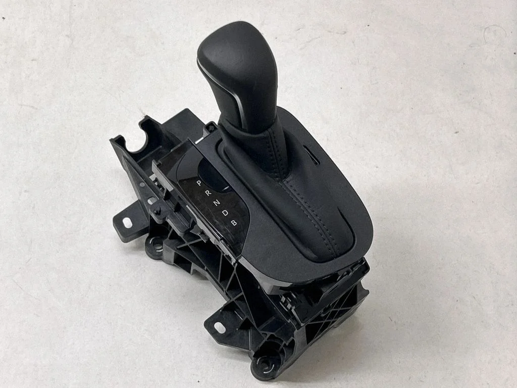 Gear selector mechanism 75G588LHD