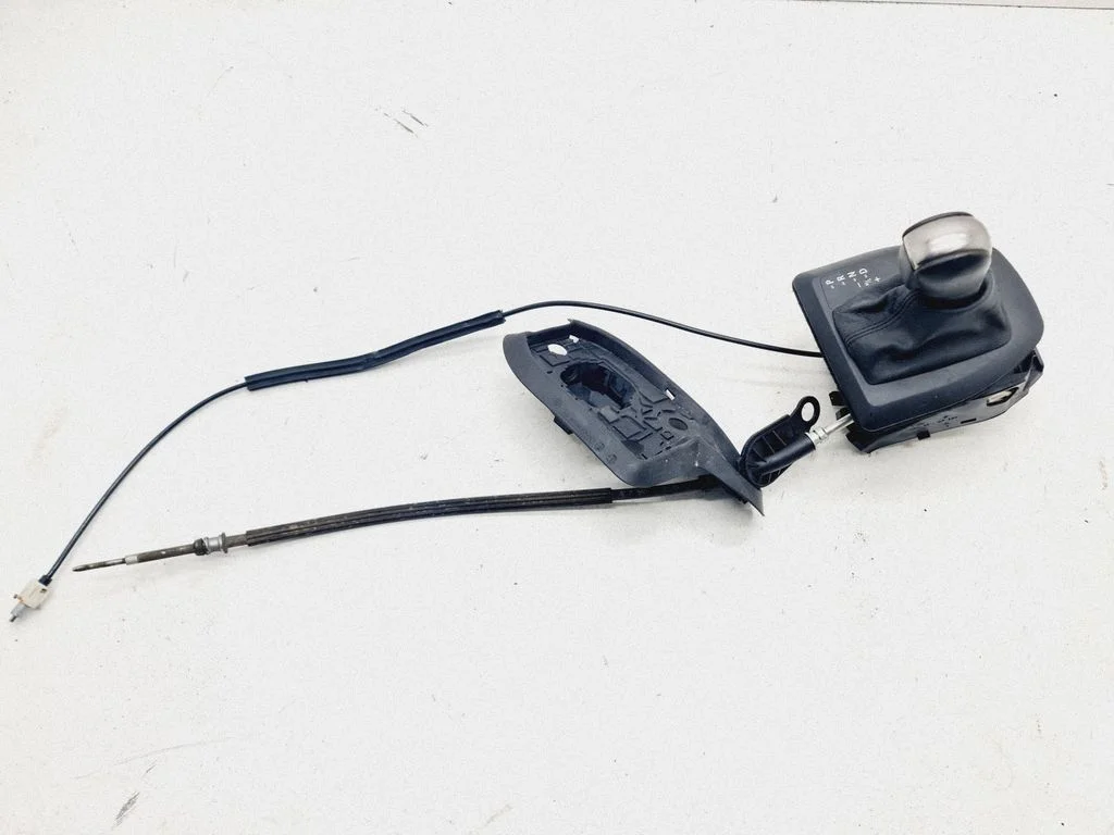 Gear selector mechanism 7522144