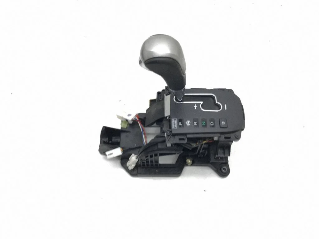 Gear selector mechanism