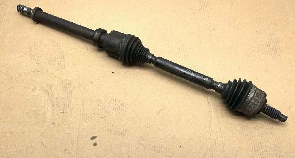 Front driveshaft 391009373R
