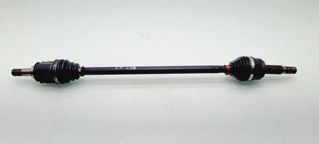 Tagumine pooltelg – tagumine vasak