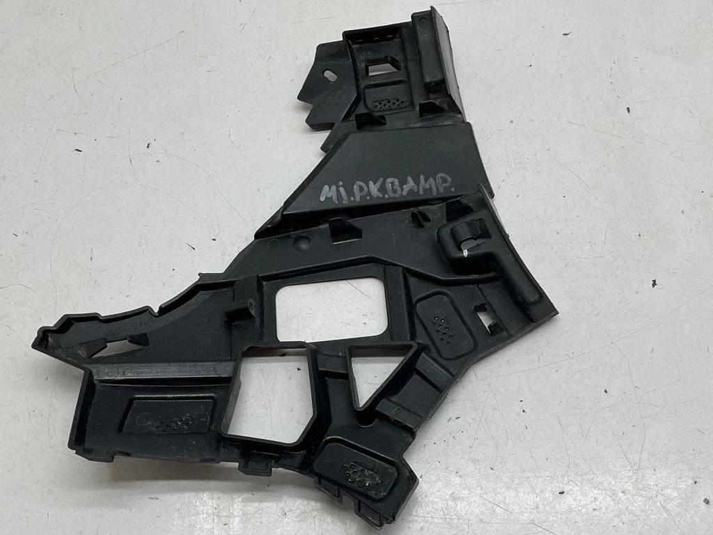 Front bumper mounting bracket 620438925R