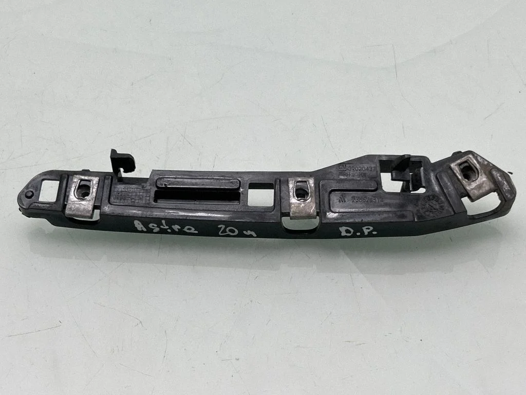 Priekšējā bampera turētājs 39020437