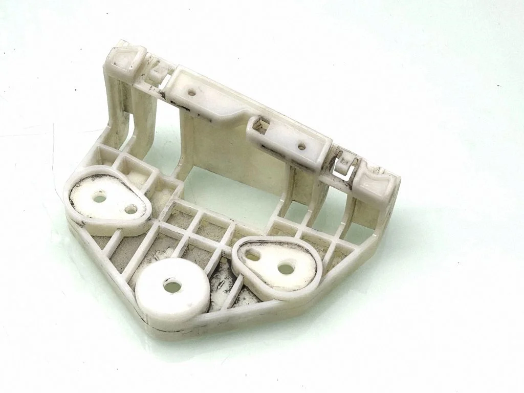 Priekšējā bampera turētājs 3523125000