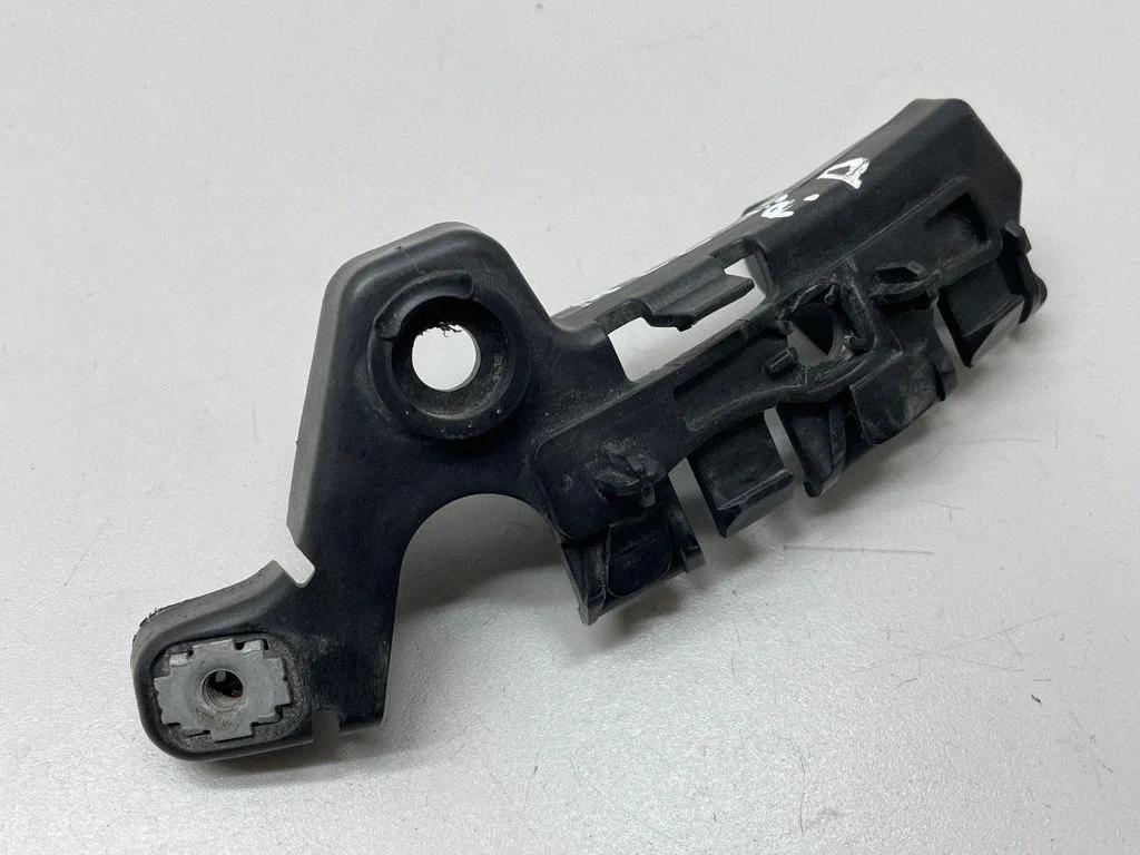 Front bumper mounting bracket 620940002R