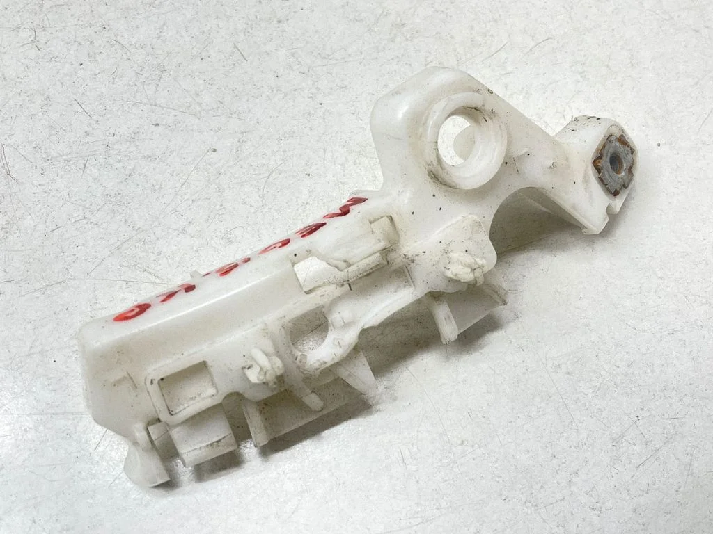 Front bumper mounting bracket 620942155R