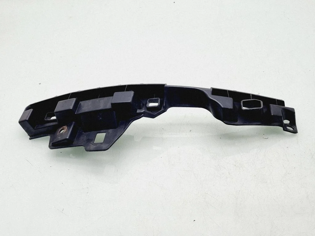 Priekšējā bampera turētājs 622216413R