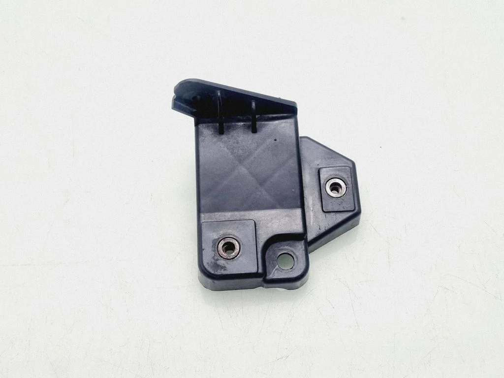 Front bumper mounting bracket 106133200B