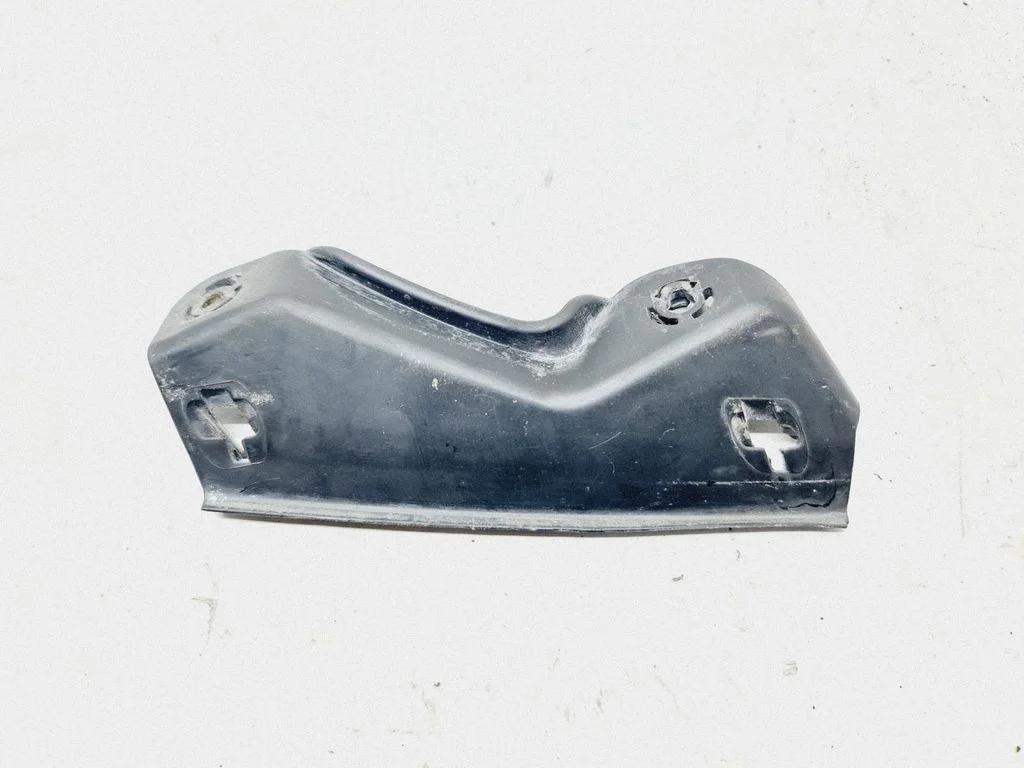 Priekšējā bampera turētājs 3C0807505