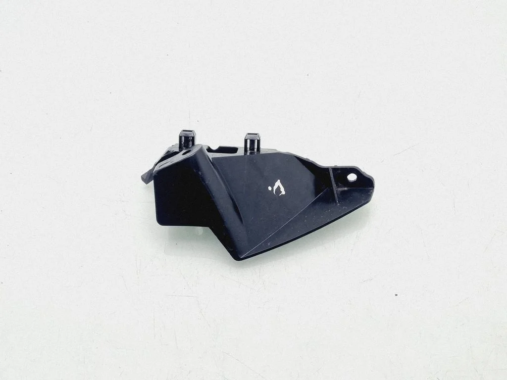 Front bumper mounting bracket 109549600A