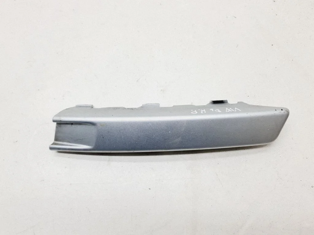 Front bumper splitter molding – Volkswagen Passat B6 (2005-2010)