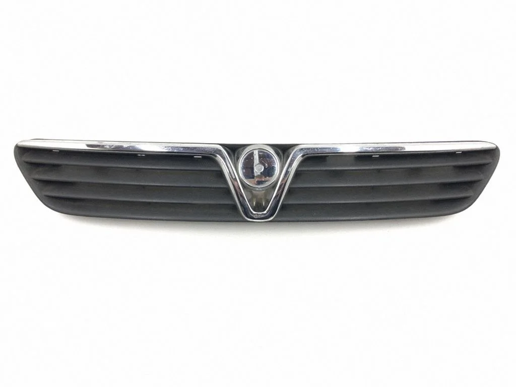 Front bumper upper radiator grill 90587101