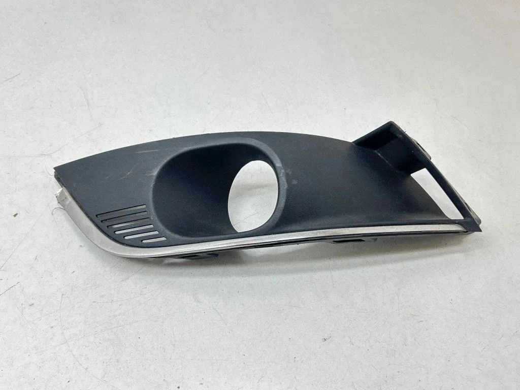 Front fog light trim/grill 261A32853R