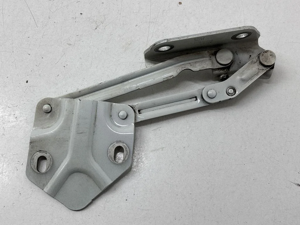 Engine bonnet/hood hinges 1T0823302F
