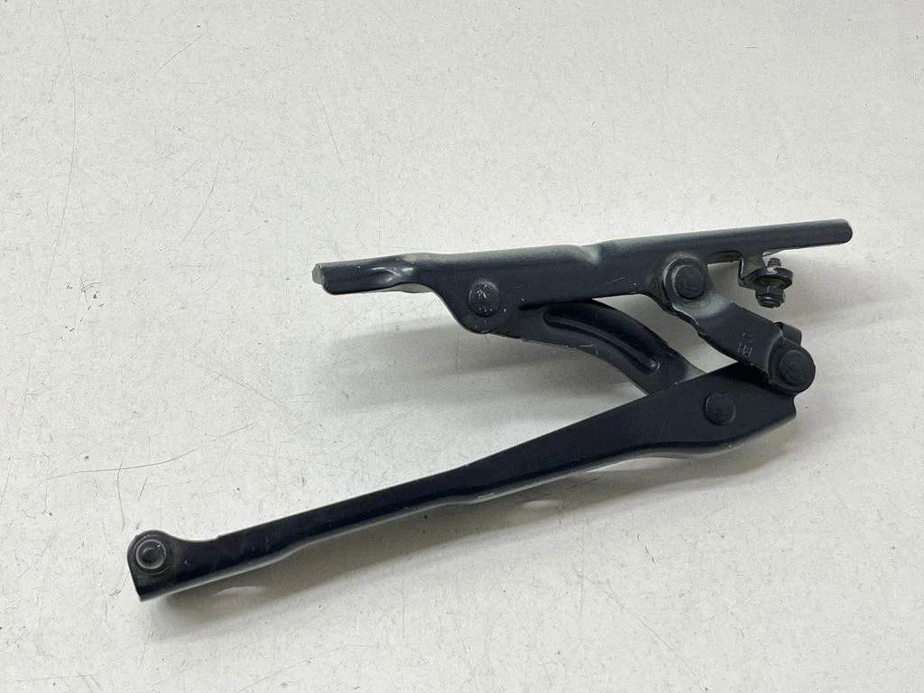 Engine bonnet/hood hinges – front right