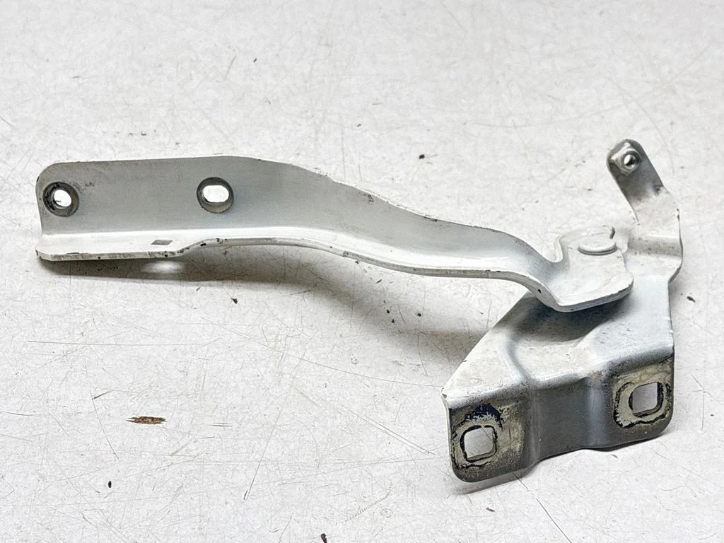 Mootorikapoti hinged – eesmine parem