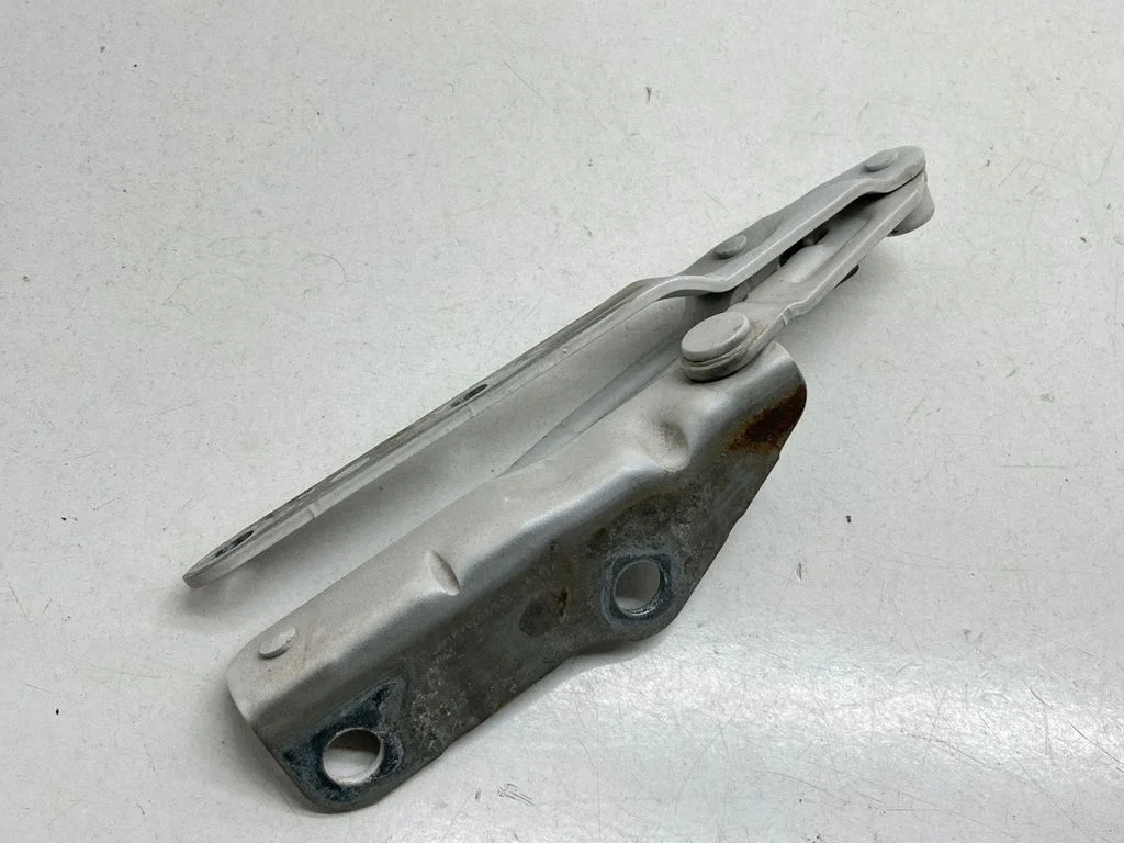 Engine bonnet/hood hinges 7H0823301D