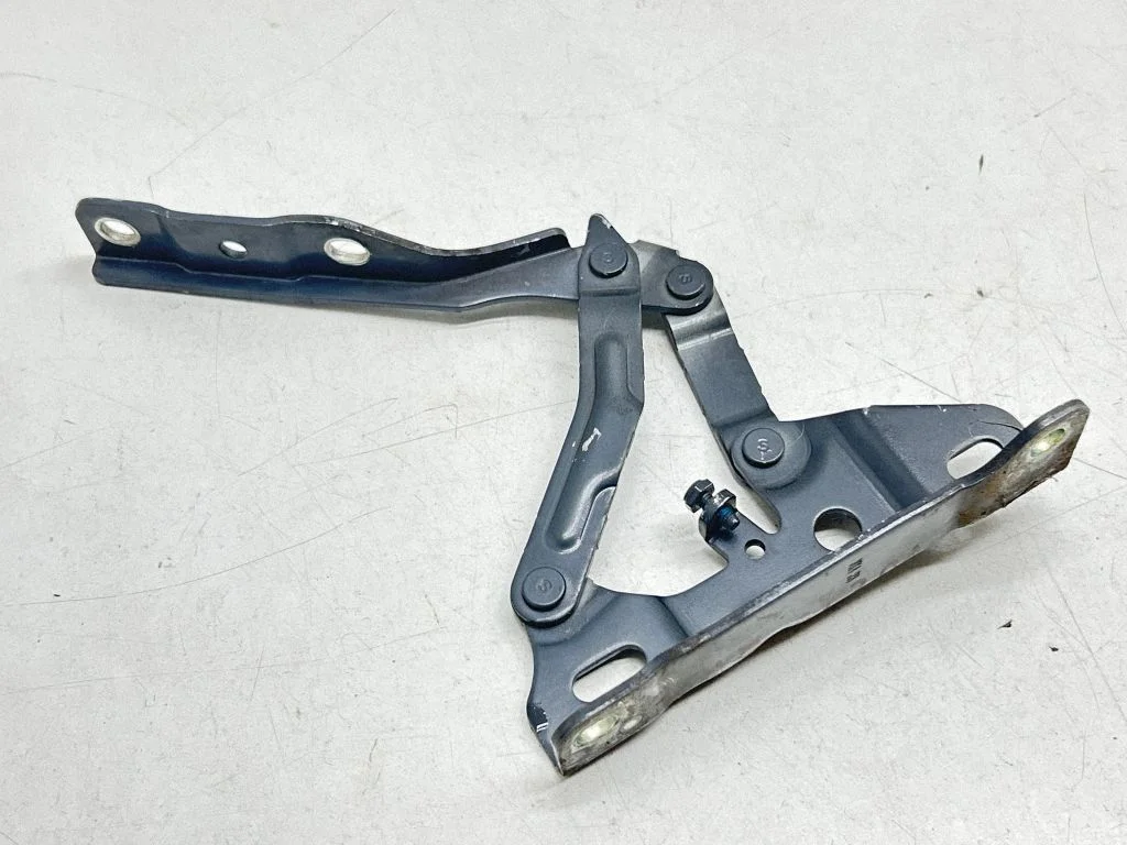 Engine bonnet/hood hinges 66920N7000