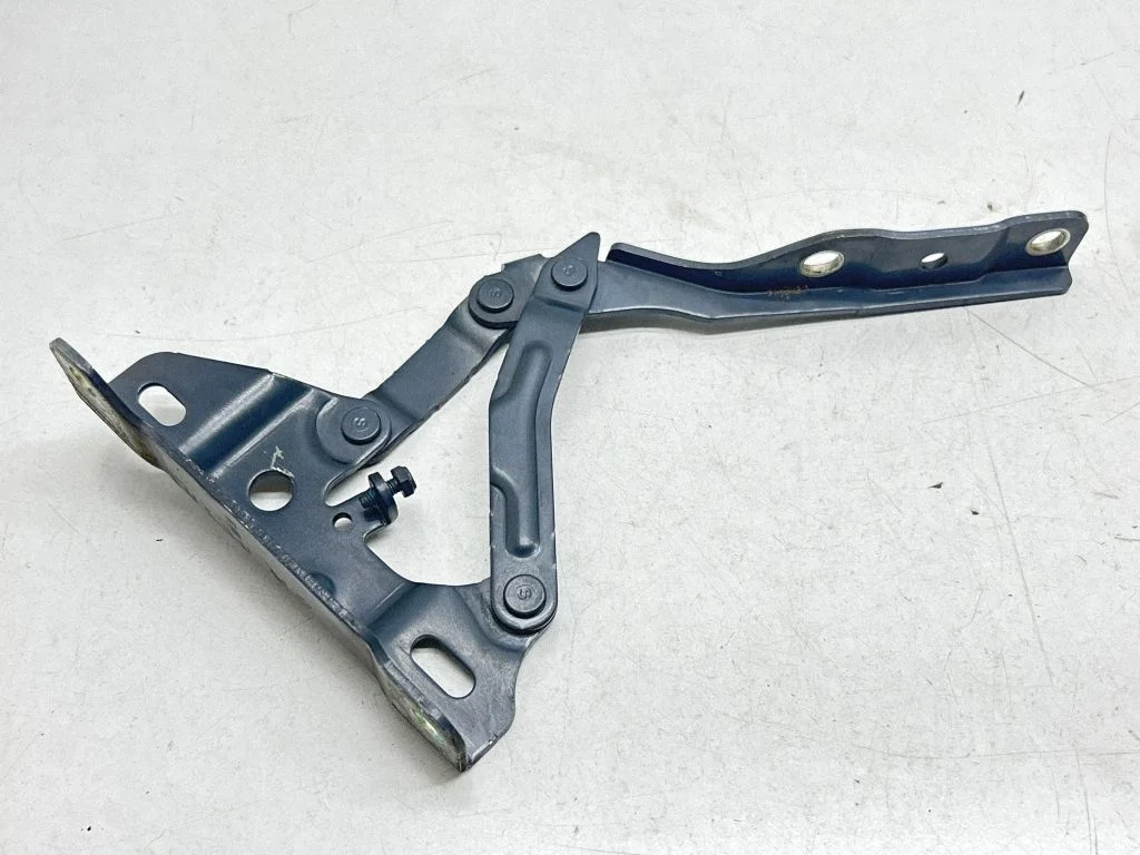 Engine bonnet/hood hinges 66910N7000