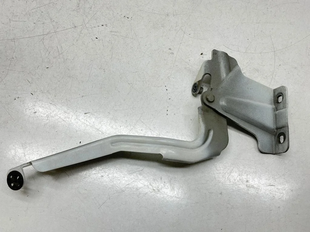 Mootorikapoti hinged – eesmine vasak
