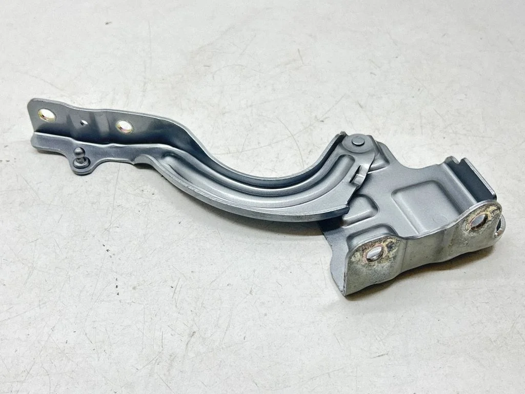 Engine bonnet/hood hinges 66920AT000