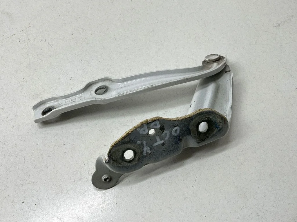 Engine bonnet/hood hinges 5E0823302