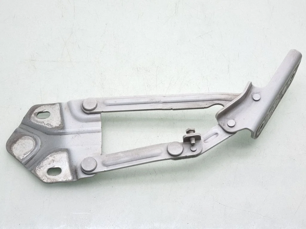 Mootorikapoti hinged 1T0823301F
