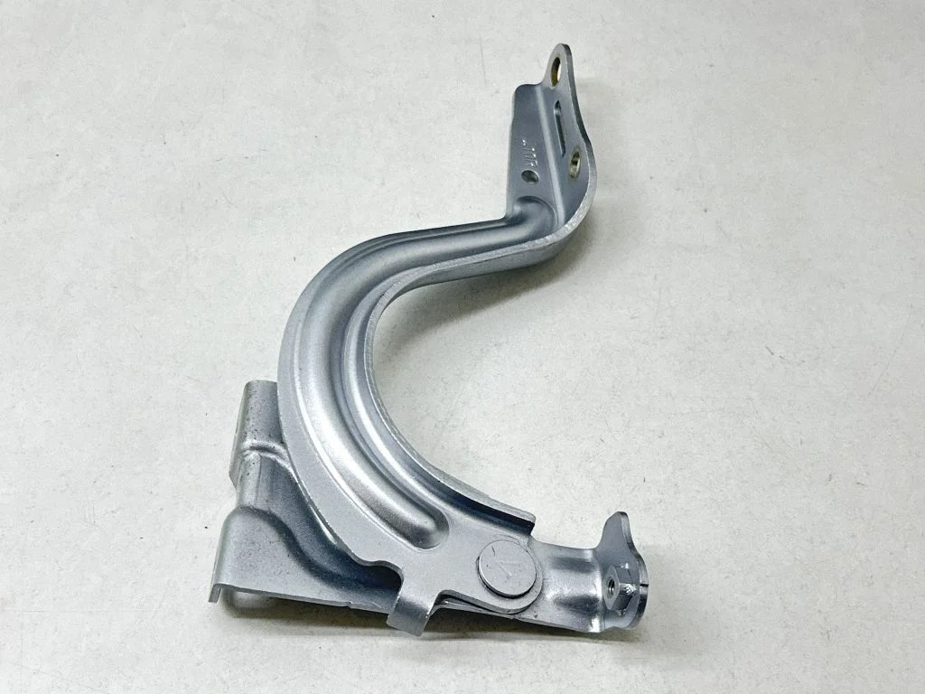 Engine bonnet/hood hinges 410R