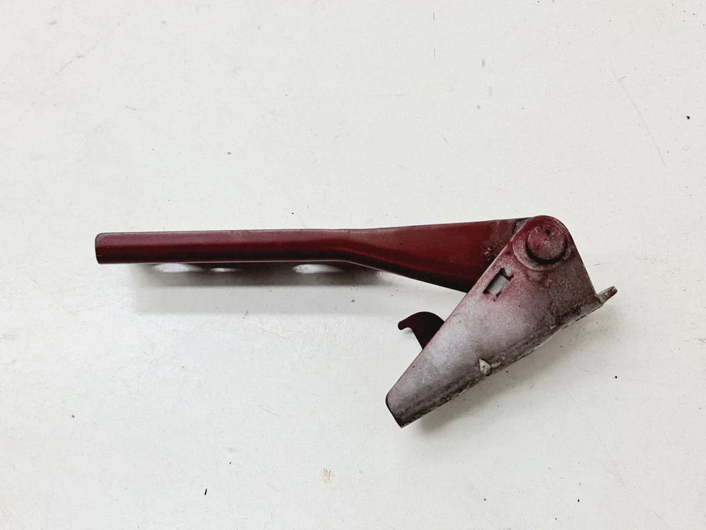Engine bonnet/hood hinges – front left