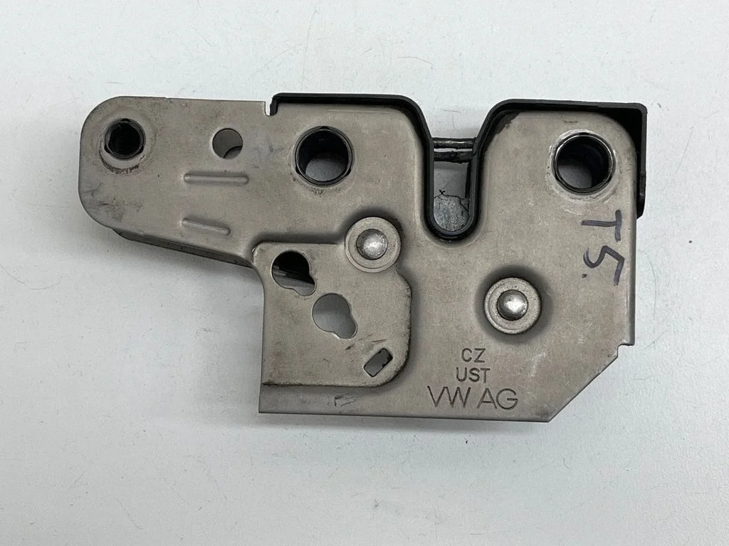 Engine bonnet/hood lock/catch
