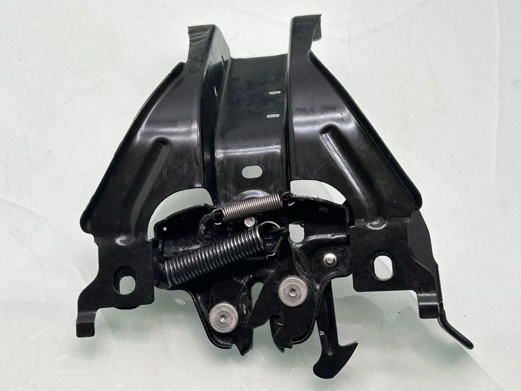 Engine bonnet/hood lock/catch 62552JD00A