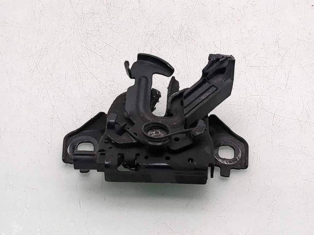 Engine bonnet/hood lock/catch